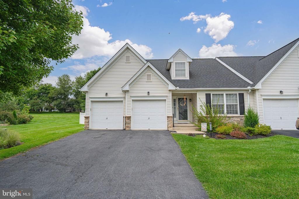 1325 BRIARWOOD LANE , EASTON, PA 18040