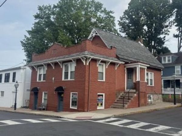 40 W COURT STREET W , NEWTOWN, PA 18940