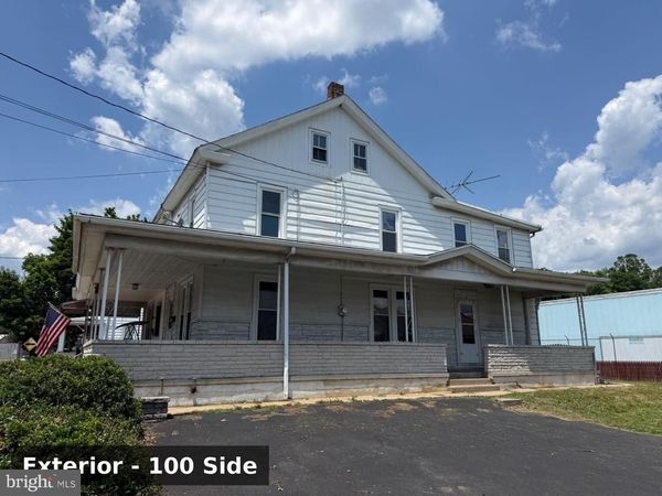 100 N TULPEHOCKEN STREET , PINE GROVE, PA 17963