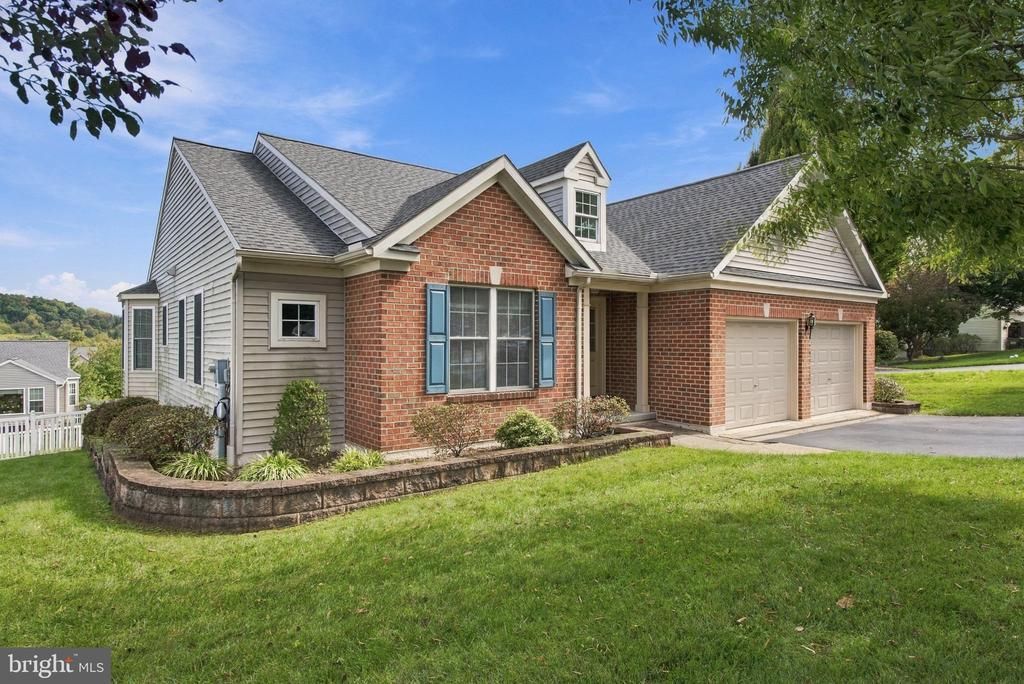8 CAMERON COURT , DENVER, PA 17517