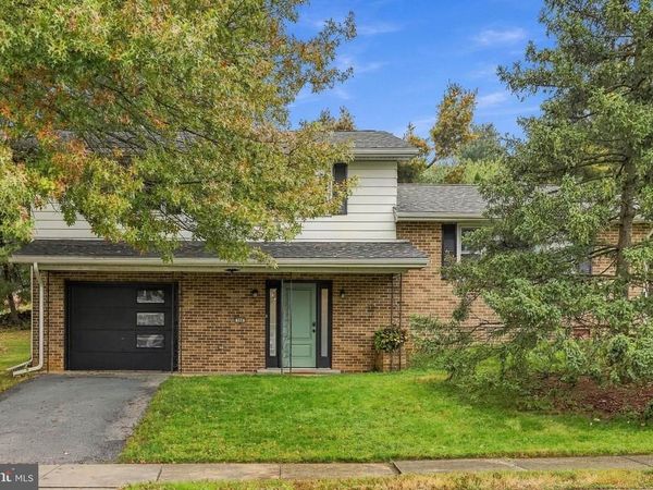 208 SWARTHMORE DRIVE, LITITZ, PA 17543