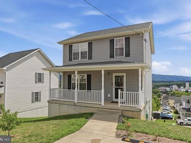 508 THOMPSON STREET , STRASBURG, VA 22657