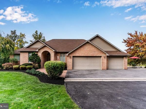 701 BLUE MOUNTAIN PARKWAY , HARRISBURG, PA 17112