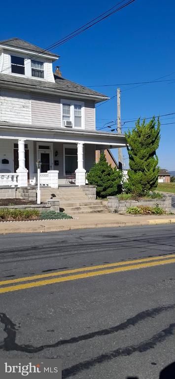 40 N 9TH STREET N, AKRON, PA 17501