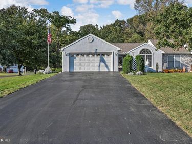 1605 BERRY DRIVE , LEBANON, PA 17046