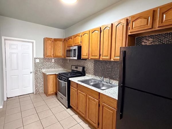 609 W LOCUST STREET, YORK, PA 17401