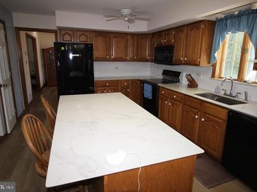 4101 CLUB HOUSE DRIVE , MECHANICSBURG, PA 17050