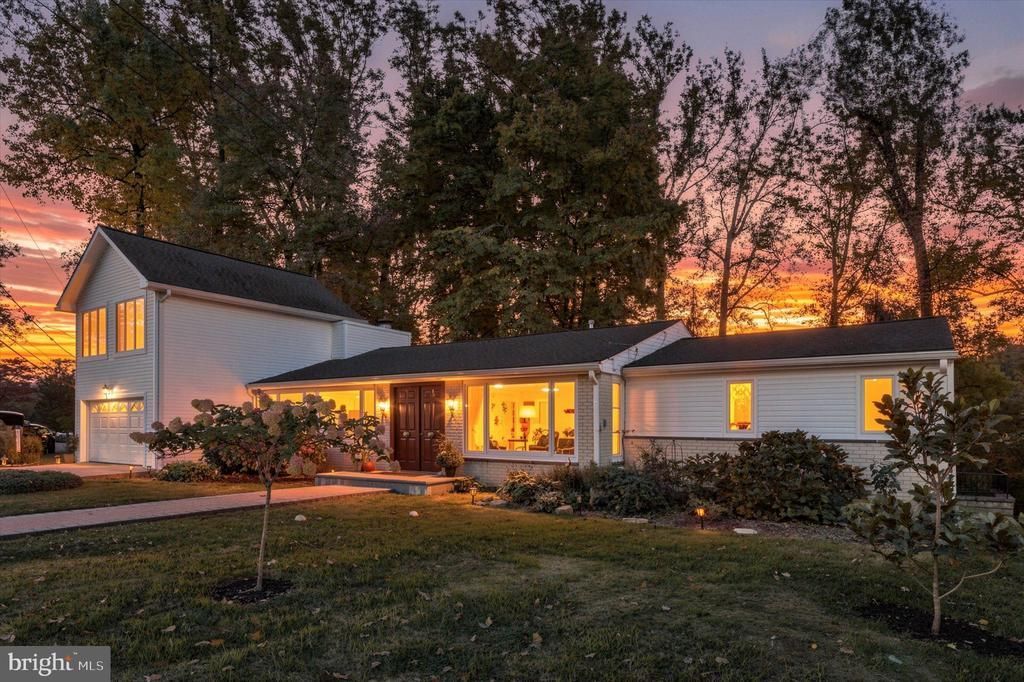 32 HIDDEN LANE, FEASTERVILLE TREVOSE, PA 19053