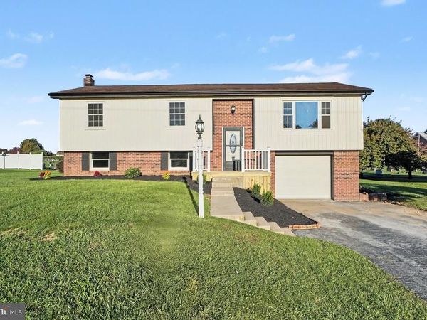 1643 PARKWAY DRIVE, LEBANON, PA 17046