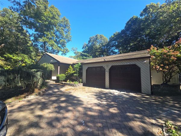 8 Pike Court , Northport, NY 11768