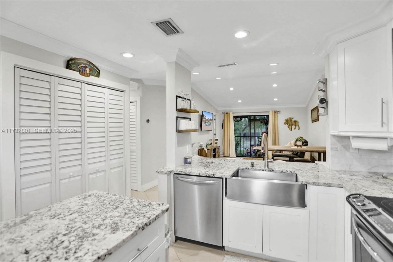 9395 Boca Cove Circle, Unit 1208, Boca Raton, FL 33428 Photo