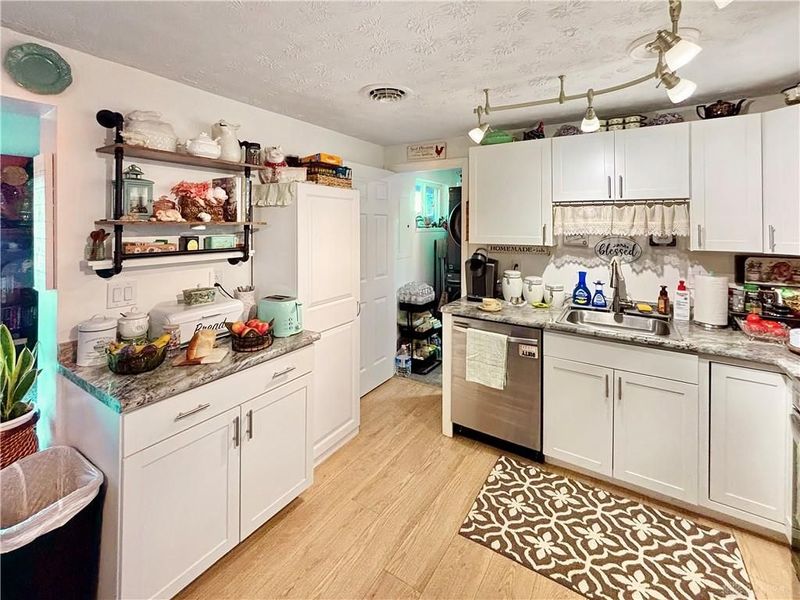 414 Judy Lane, Gratis, OH 45330 Photo 5