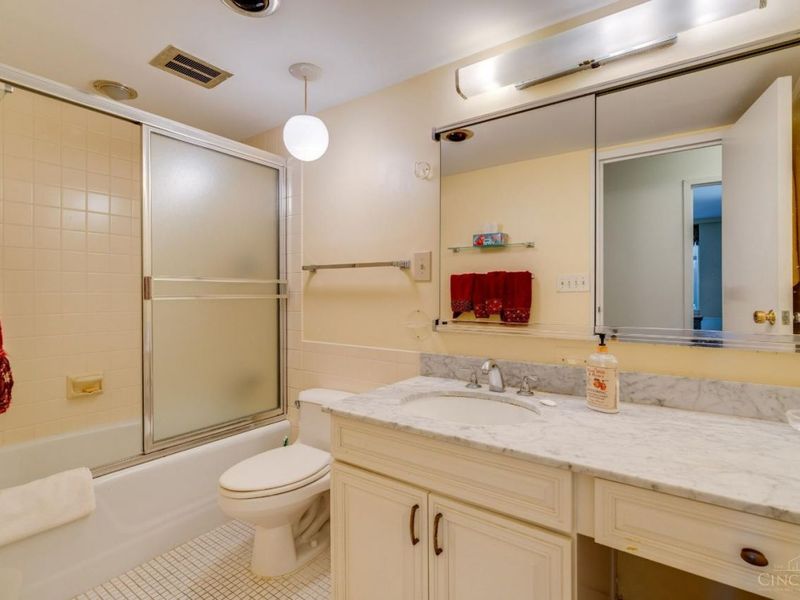 2444 Madison Road, Unit 1907, Cincinnati, OH 45208 Photo 18