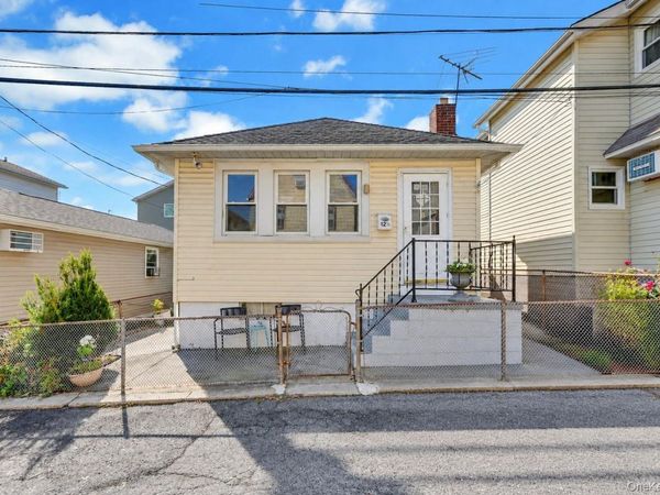 12 1/2 Alden Park , Unit 12 1/2, Bronx, NY 10465