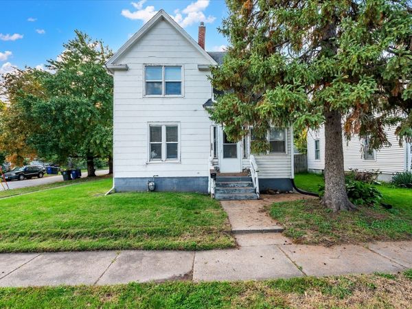 706 N Howell Street , Davenport, IA 52802