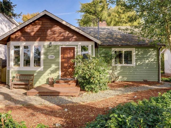 1882 Neil St , Saanich, BC V8R 3C7