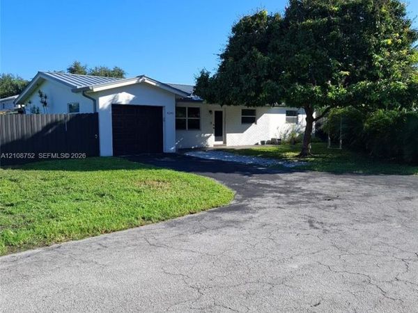 4240 SW 74th Ave , Davie, FL 33314