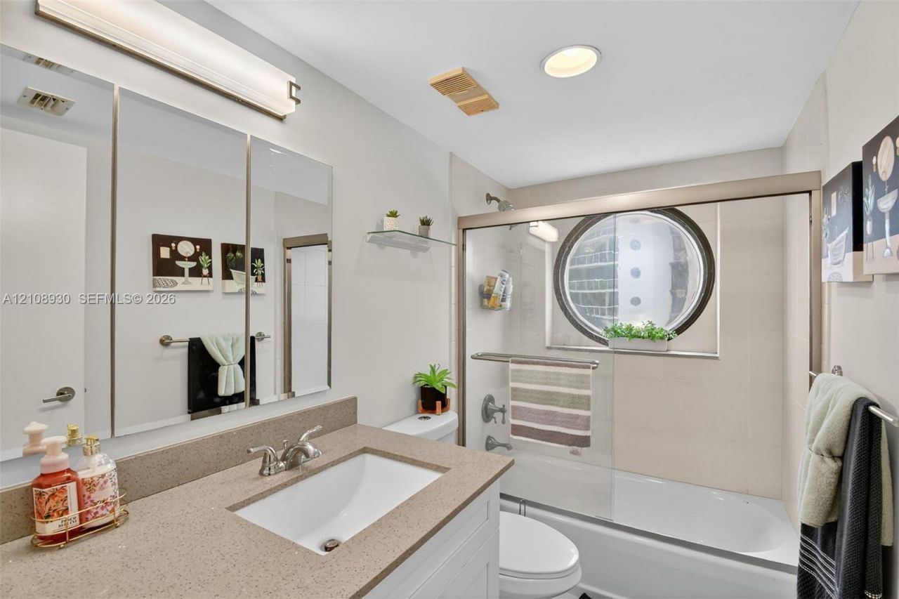 3640 Yacht Club Dr, Unit 410, Aventura, FL 33180 Photo