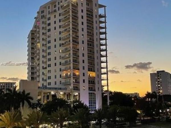 10 SW South River Dr, Unit PHI03, Miami, FL 33130
