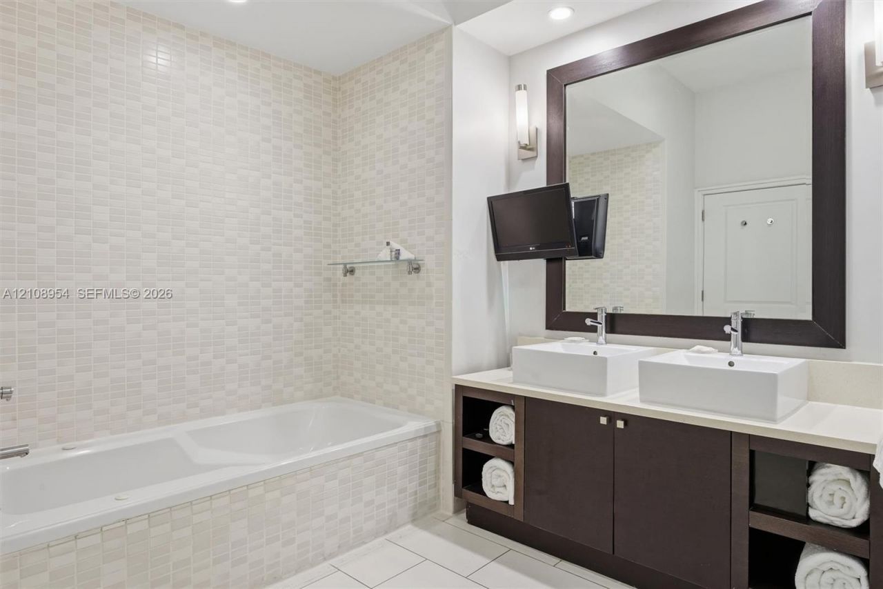 5300 NW 87th Ave , Unit 816, Doral, FL 33178 Photo