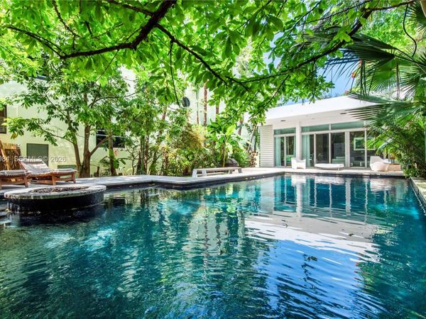242 Washington Ave , Miami Beach, FL 33139