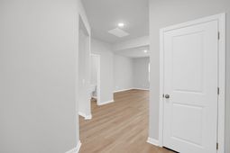 852 Meadowbrook Lane photo 4