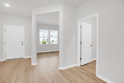 852 Meadowbrook Lane photo 4