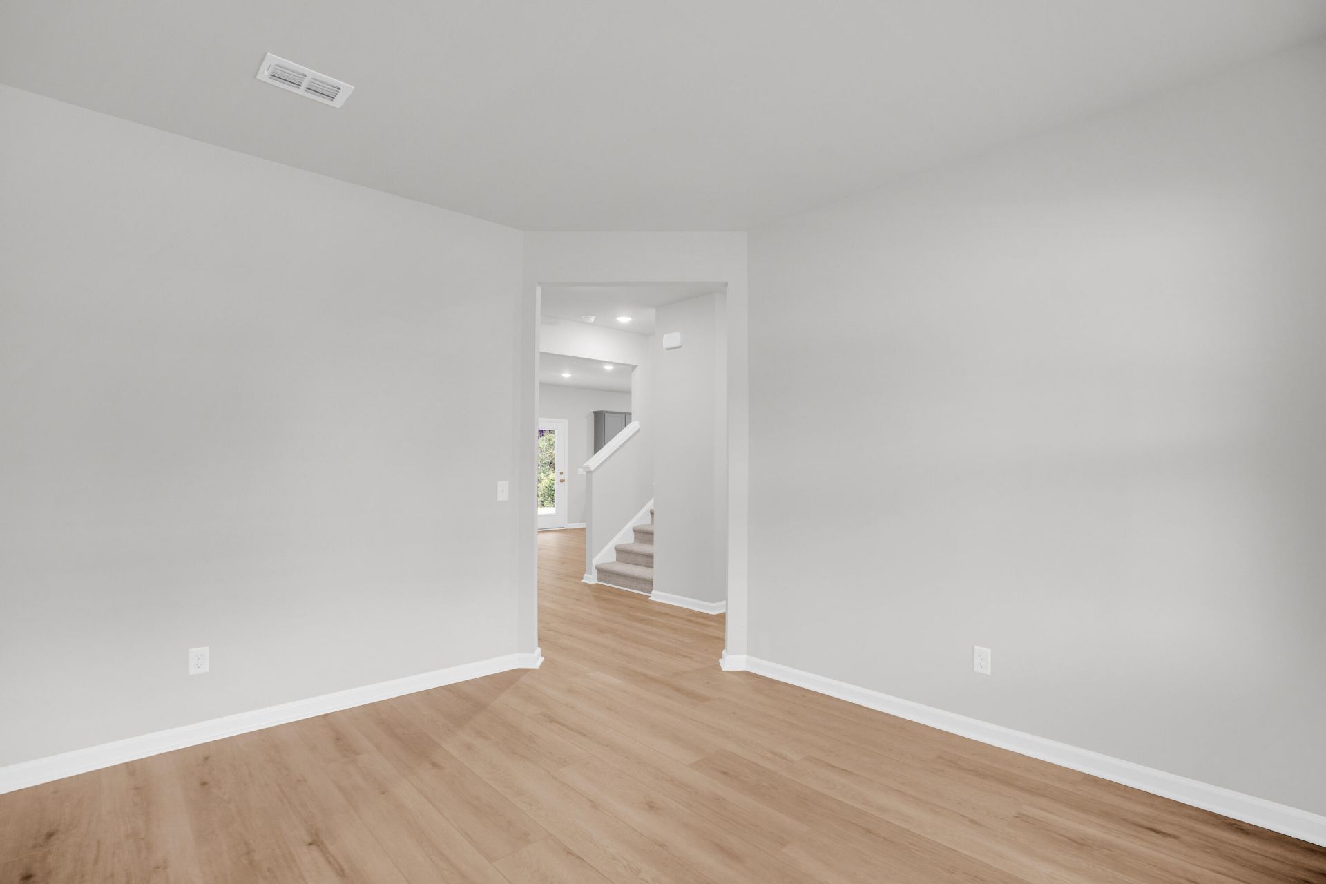 852 Meadowbrook Lane Photo 6