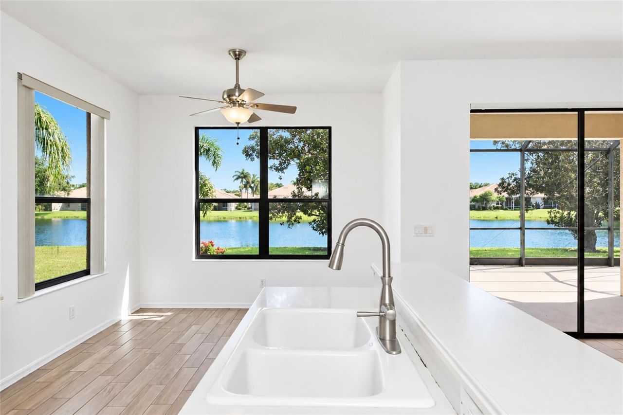 8013 Stirling Falls Circle, Sarasota, FL 34243 Photo