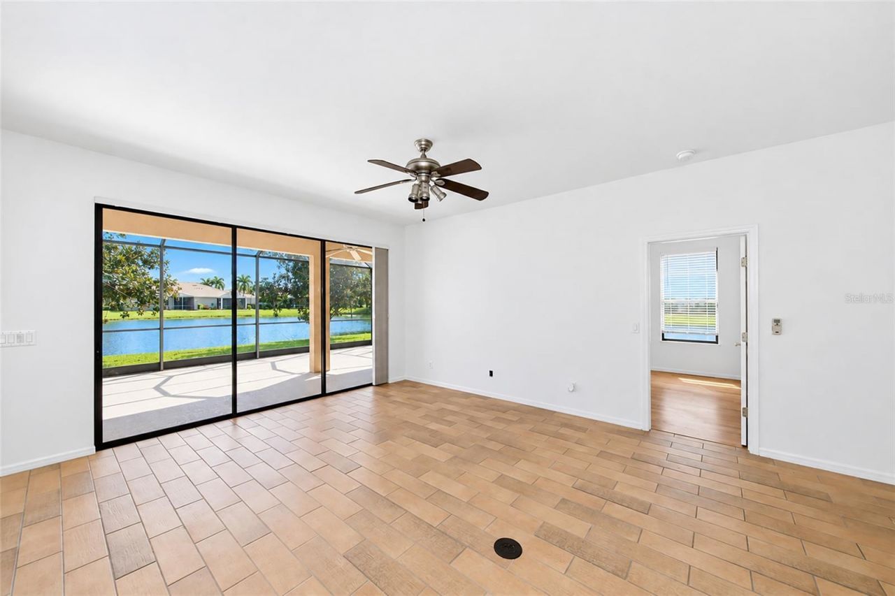 8013 Stirling Falls Circle, Sarasota, FL 34243 Photo