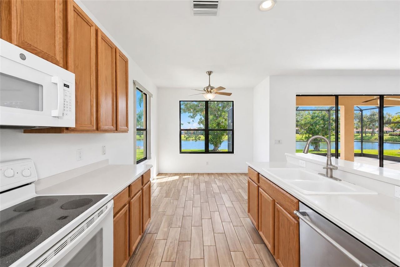 8013 Stirling Falls Circle, Sarasota, FL 34243 Photo