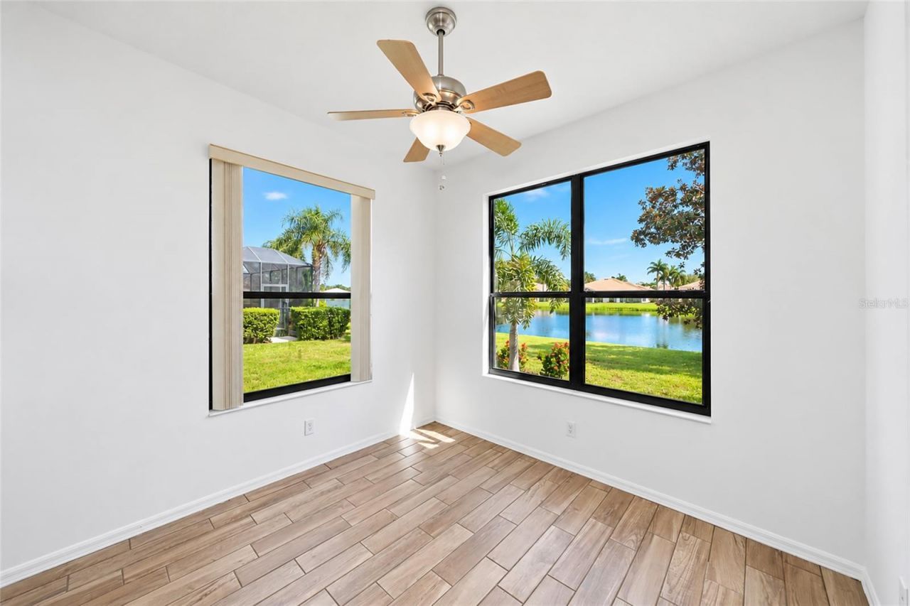 8013 Stirling Falls Circle, Sarasota, FL 34243 Photo