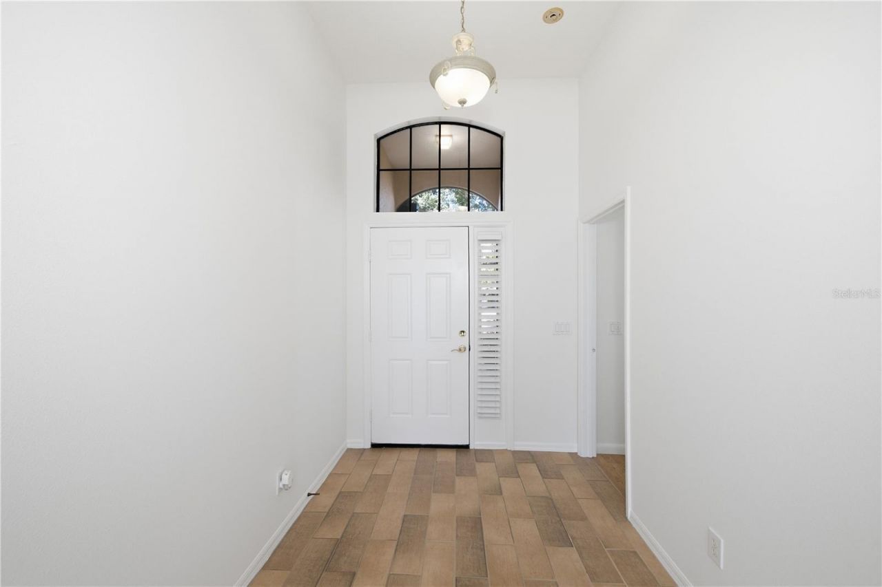 8013 Stirling Falls Circle, Sarasota, FL 34243 Photo