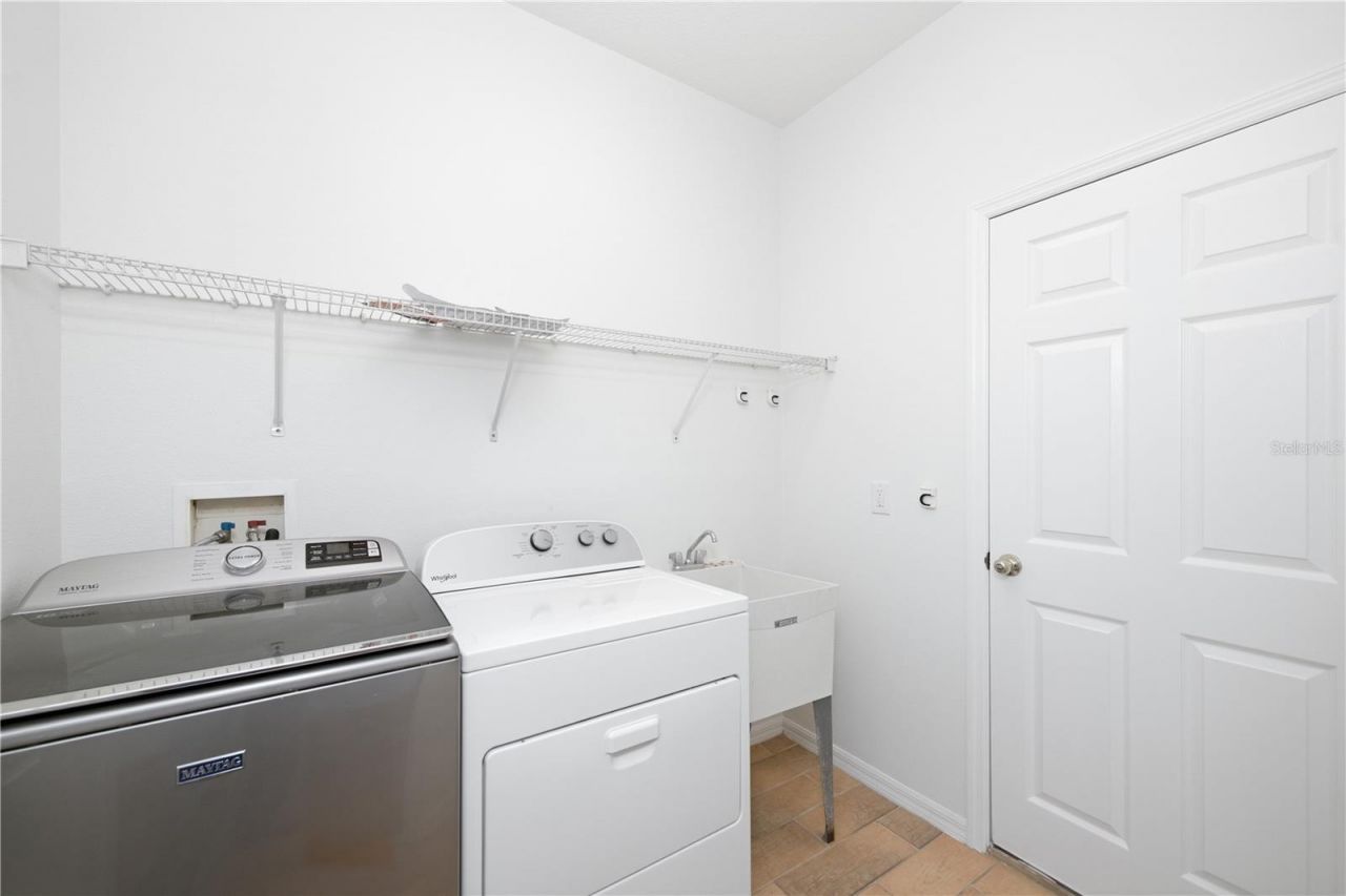 8013 Stirling Falls Circle, Sarasota, FL 34243 Photo