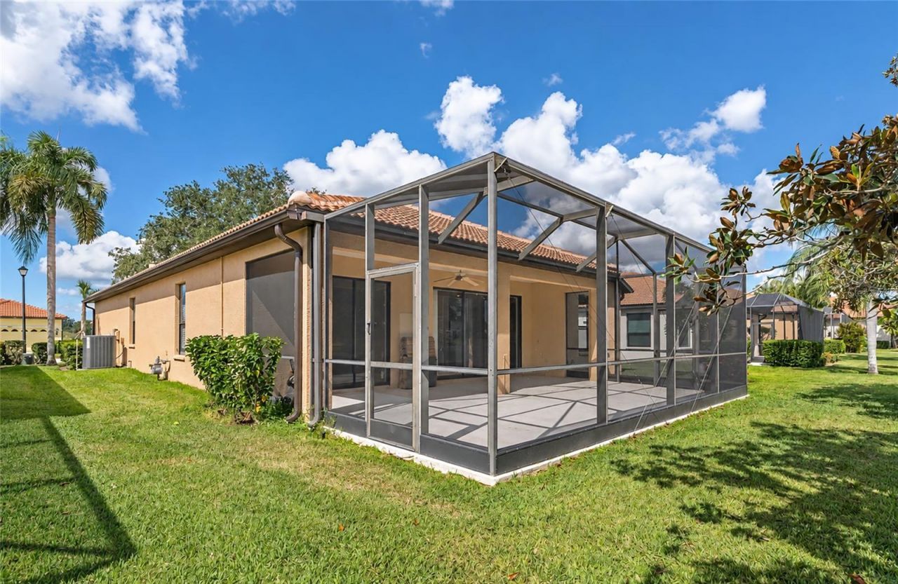 8013 Stirling Falls Circle, Sarasota, FL 34243 Photo