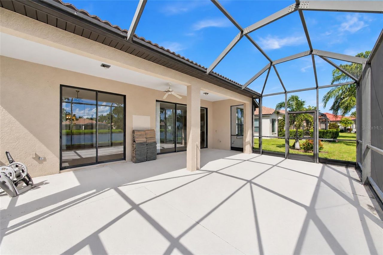 8013 Stirling Falls Circle, Sarasota, FL 34243 Photo