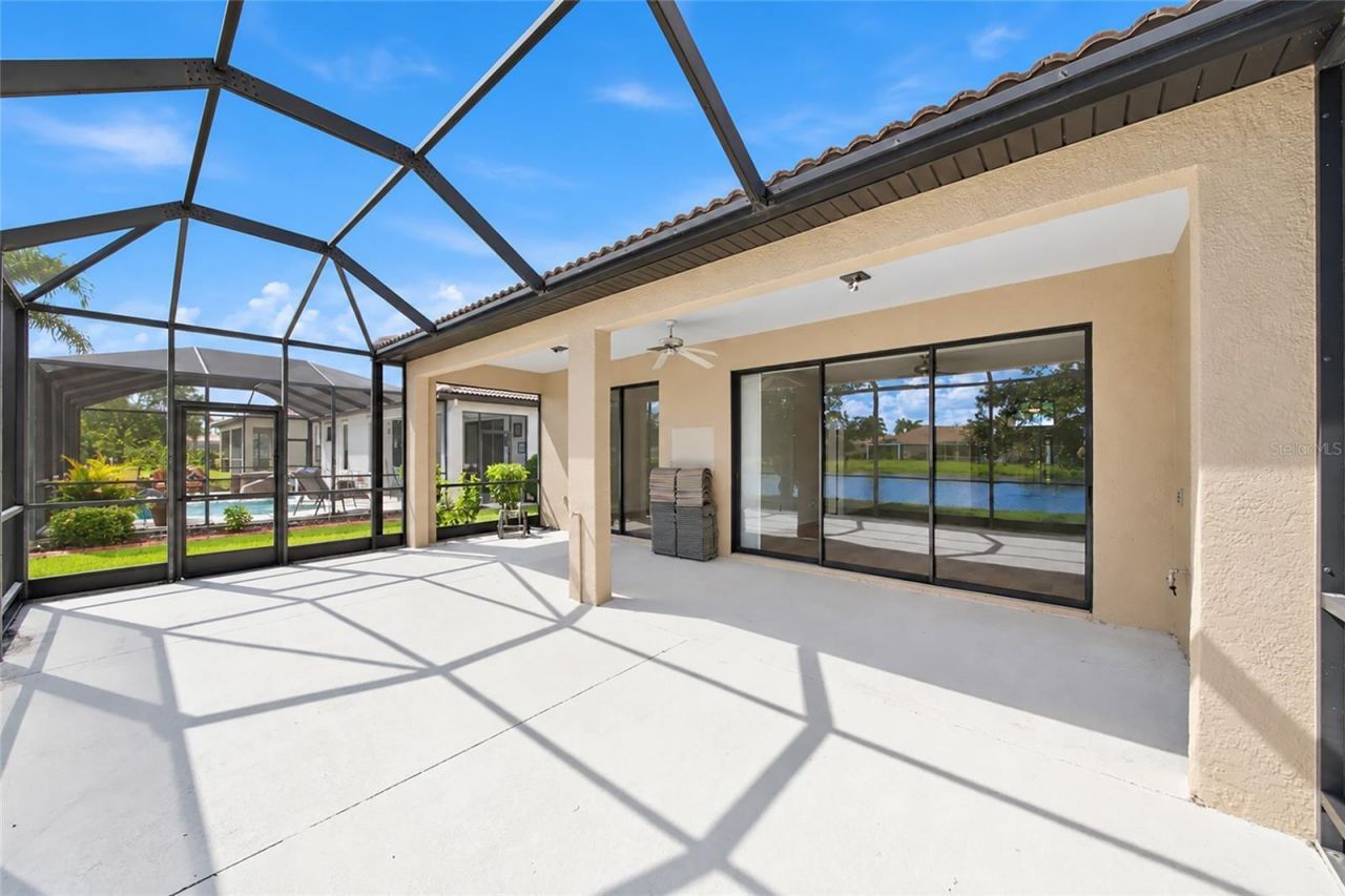 8013 Stirling Falls Circle, Sarasota, FL 34243 Photo