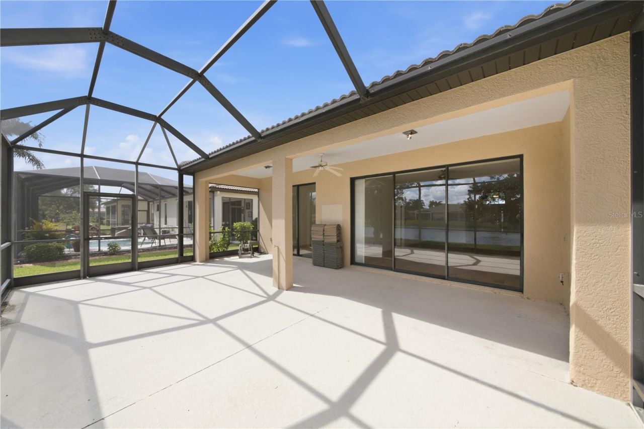 8013 Stirling Falls Circle, Sarasota, FL 34243 Photo