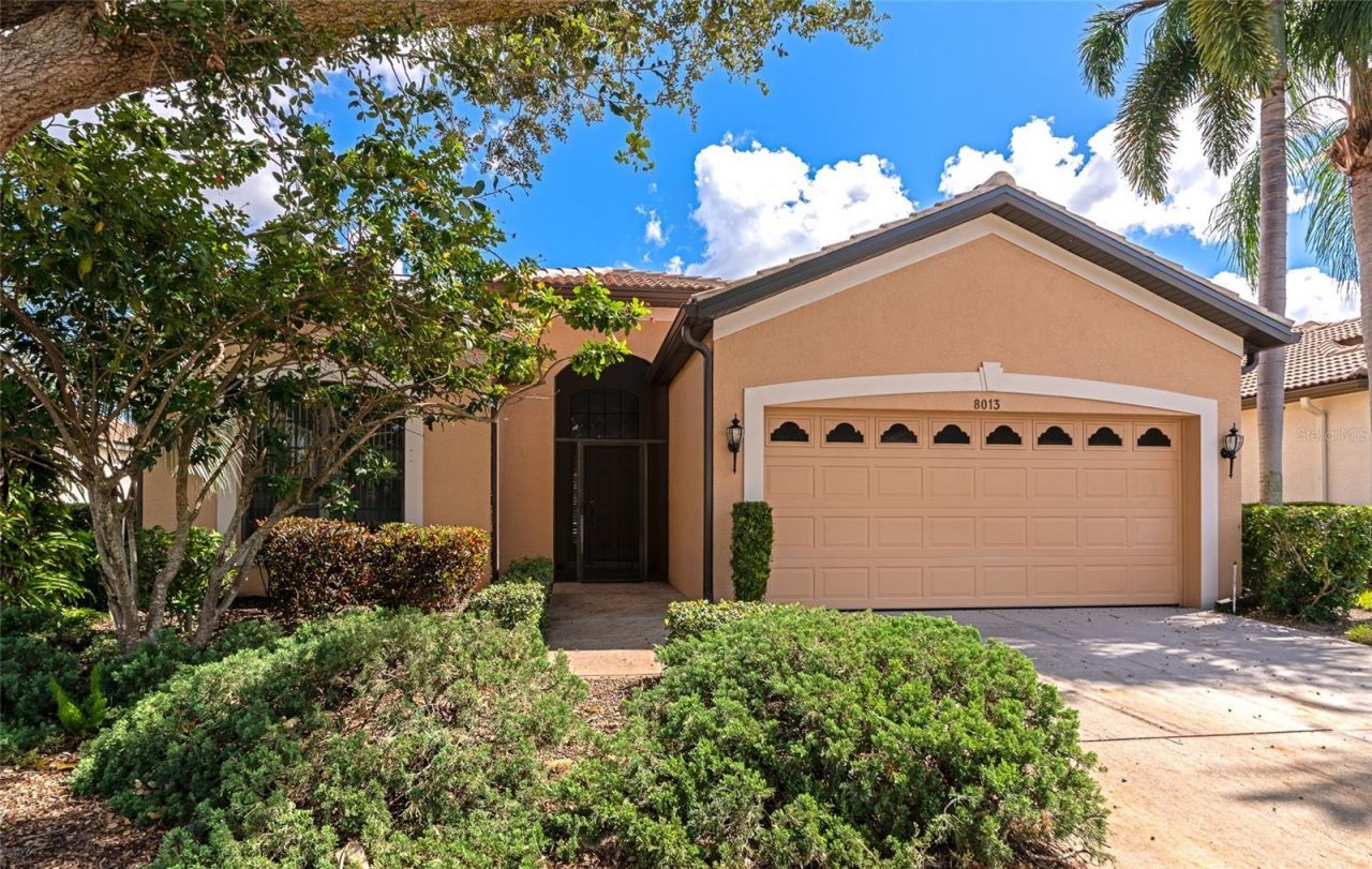8013 Stirling Falls Circle, Sarasota, FL 34243 Photo