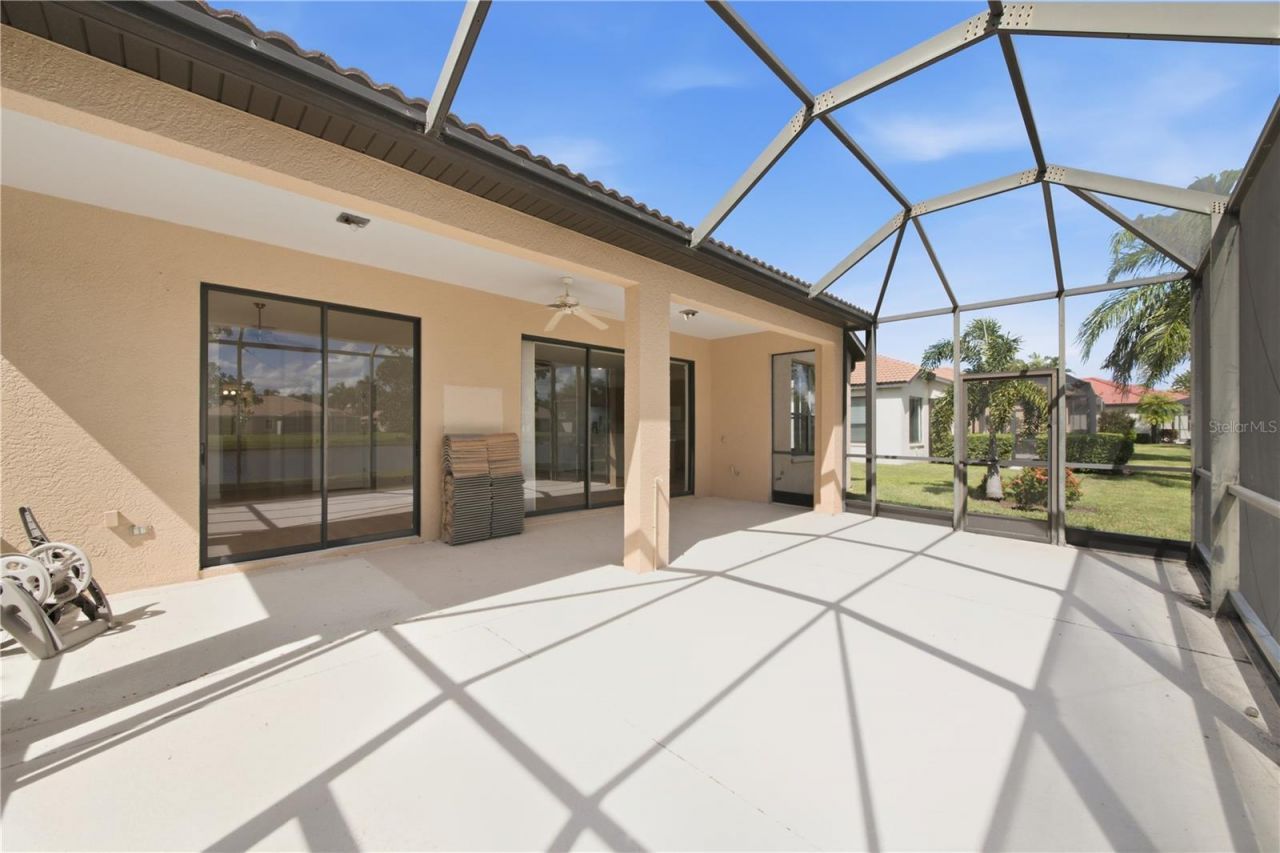 8013 Stirling Falls Circle, Sarasota, FL 34243 Photo