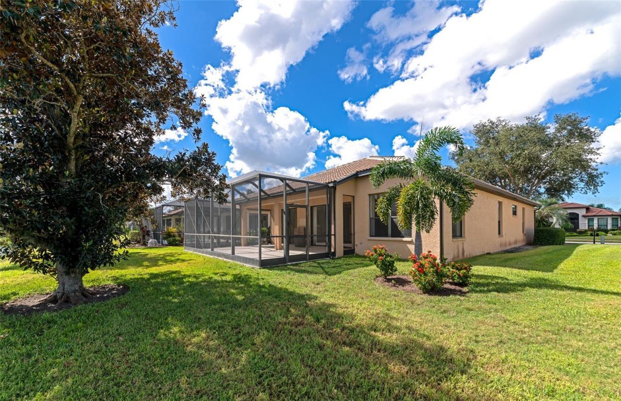 8013 Stirling Falls Circle, Sarasota, FL 34243 Photo
