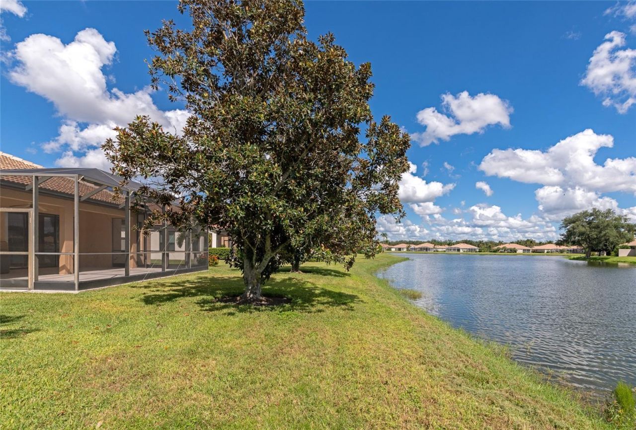8013 Stirling Falls Circle, Sarasota, FL 34243 Photo