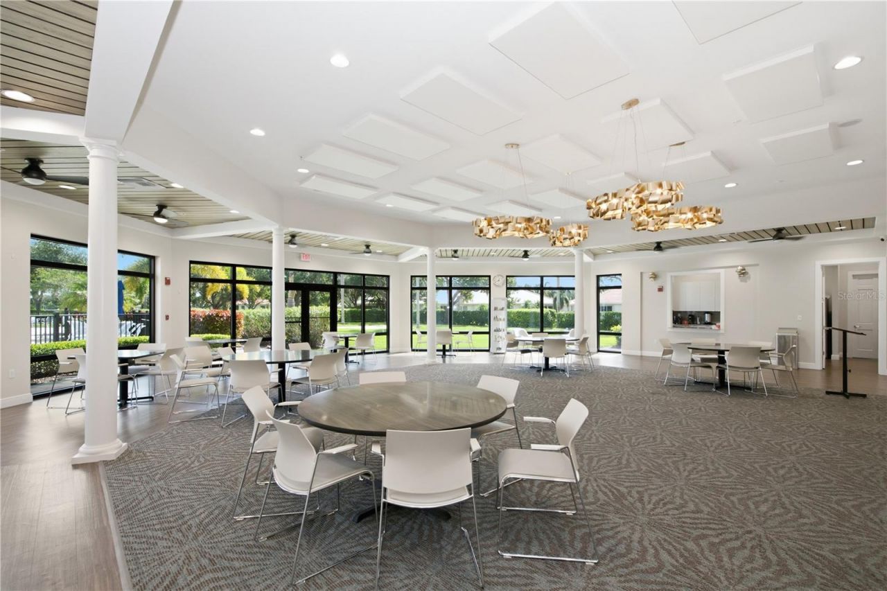 8013 Stirling Falls Circle, Sarasota, FL 34243 Photo