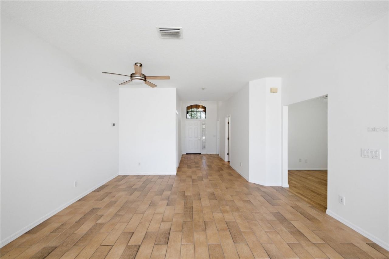 8013 Stirling Falls Circle, Sarasota, FL 34243 Photo