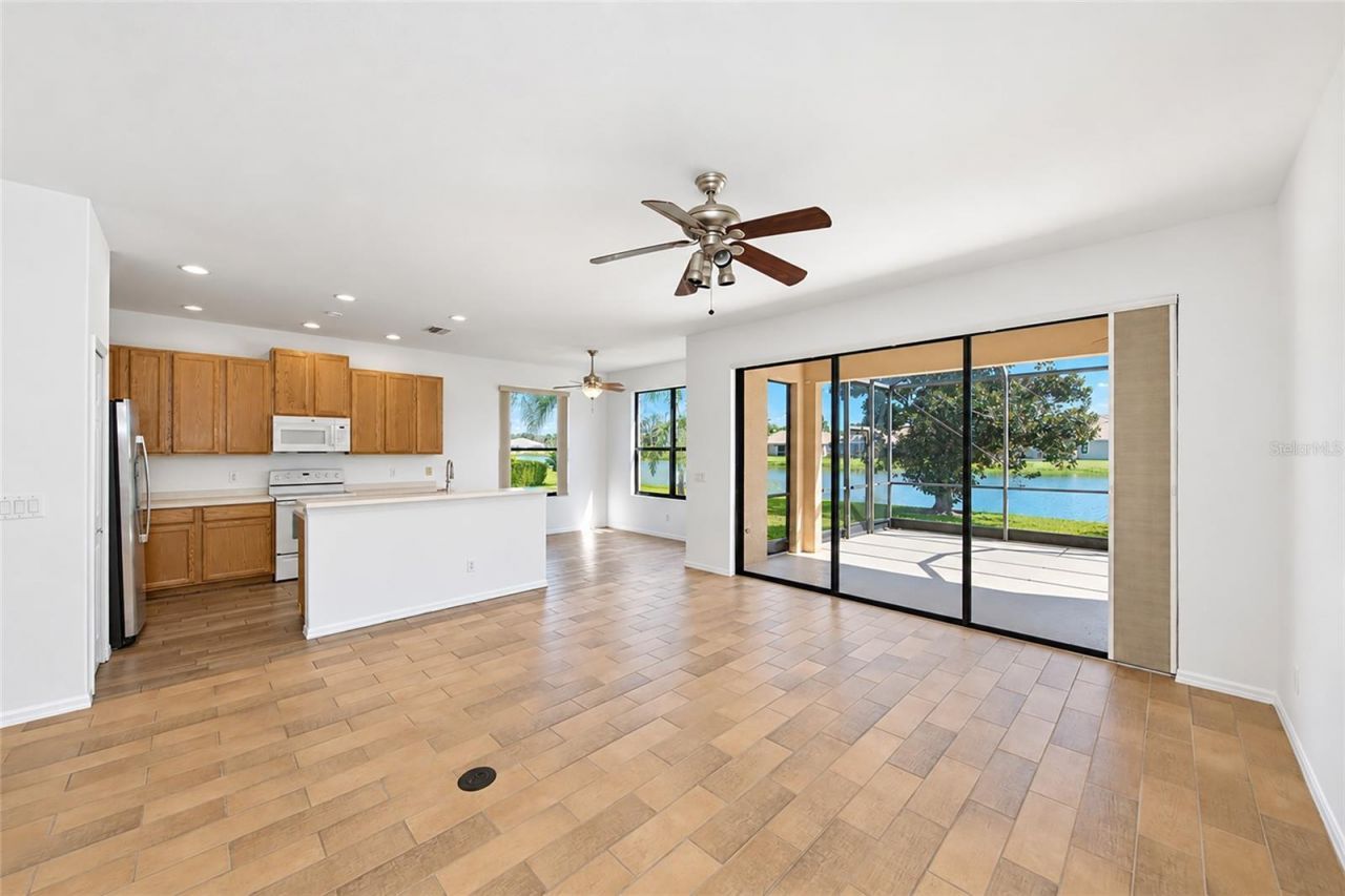 8013 Stirling Falls Circle, Sarasota, FL 34243 Photo