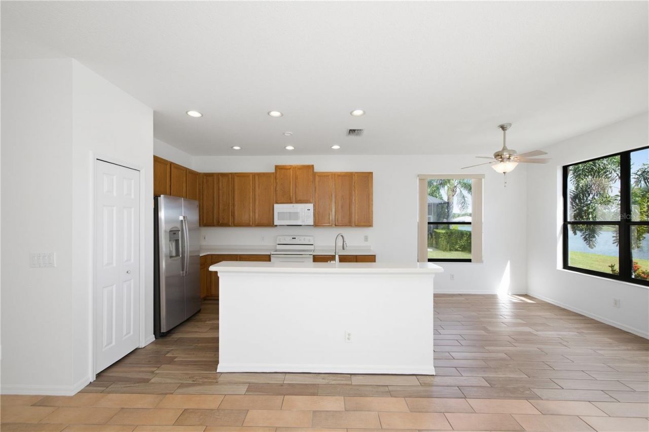 8013 Stirling Falls Circle, Sarasota, FL 34243 Photo