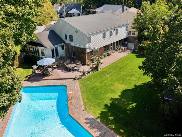 5 Major Court, Rockville Centre, NY 11570