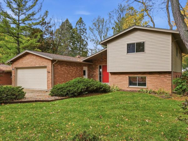 3607 Chatham Way, Ann Arbor, MI 48105