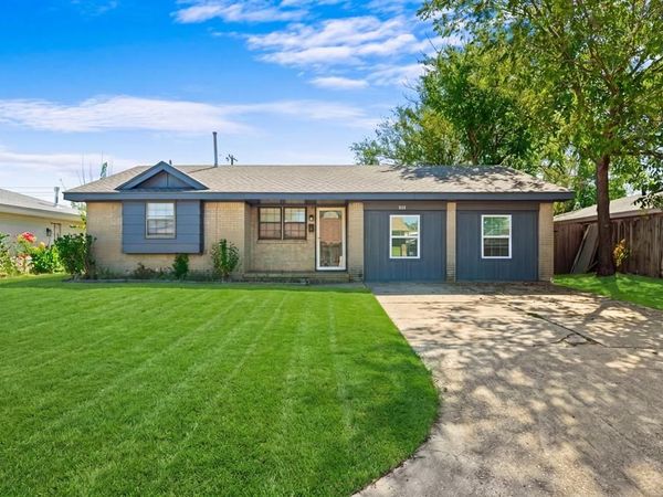 852 NW 9th Street, Moore, OK 73160
