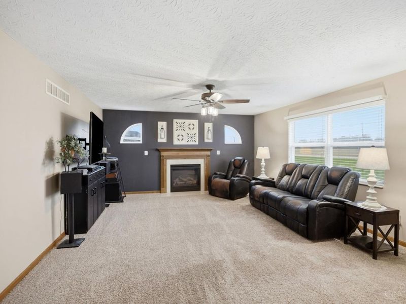 978 Heritage Court, Trenton, OH 45067 Photo 4